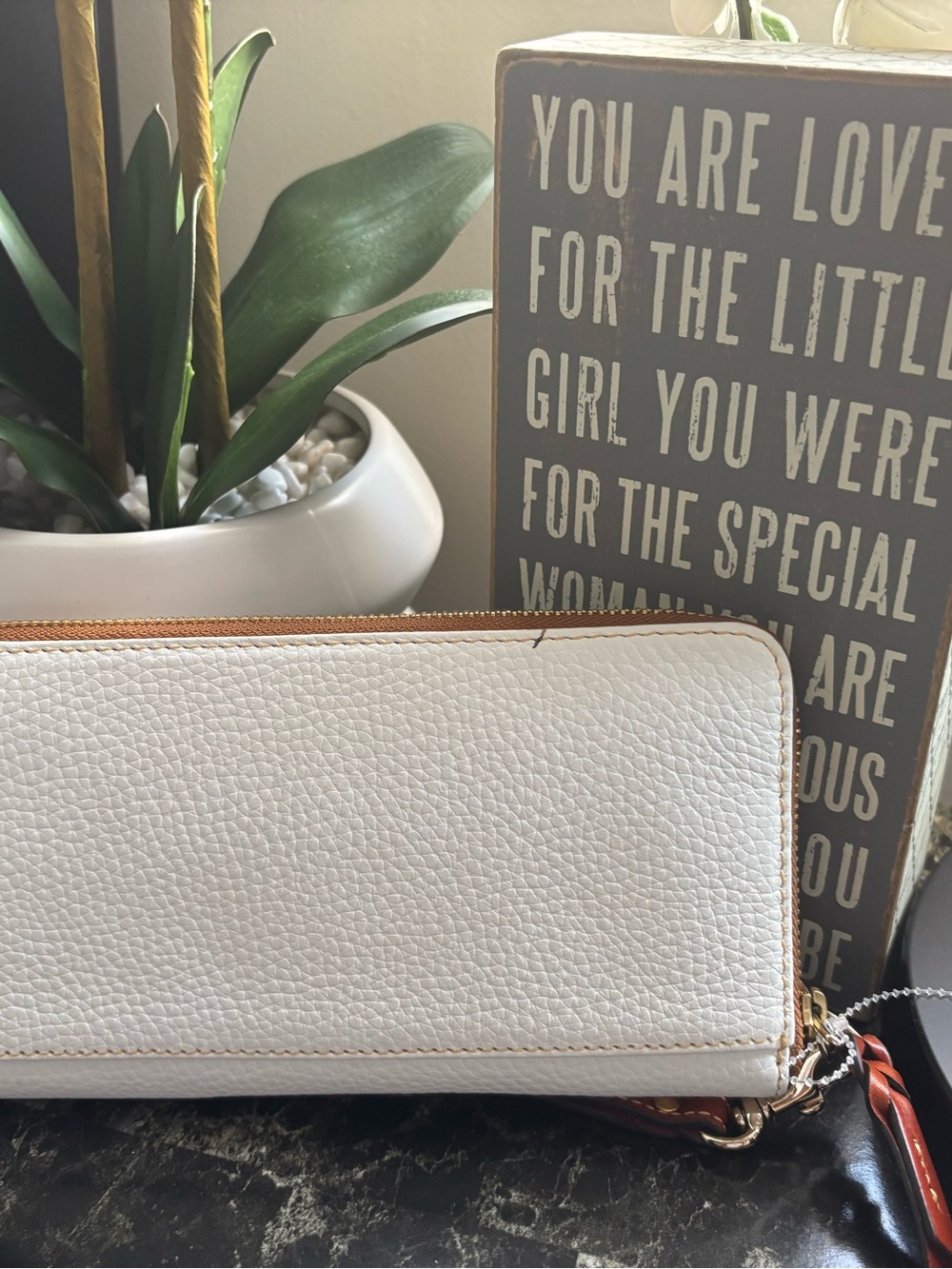 Dooney & Bourke White Pebble Leather π Free Gift with Purchase! β¨ - Picture 5 of 9